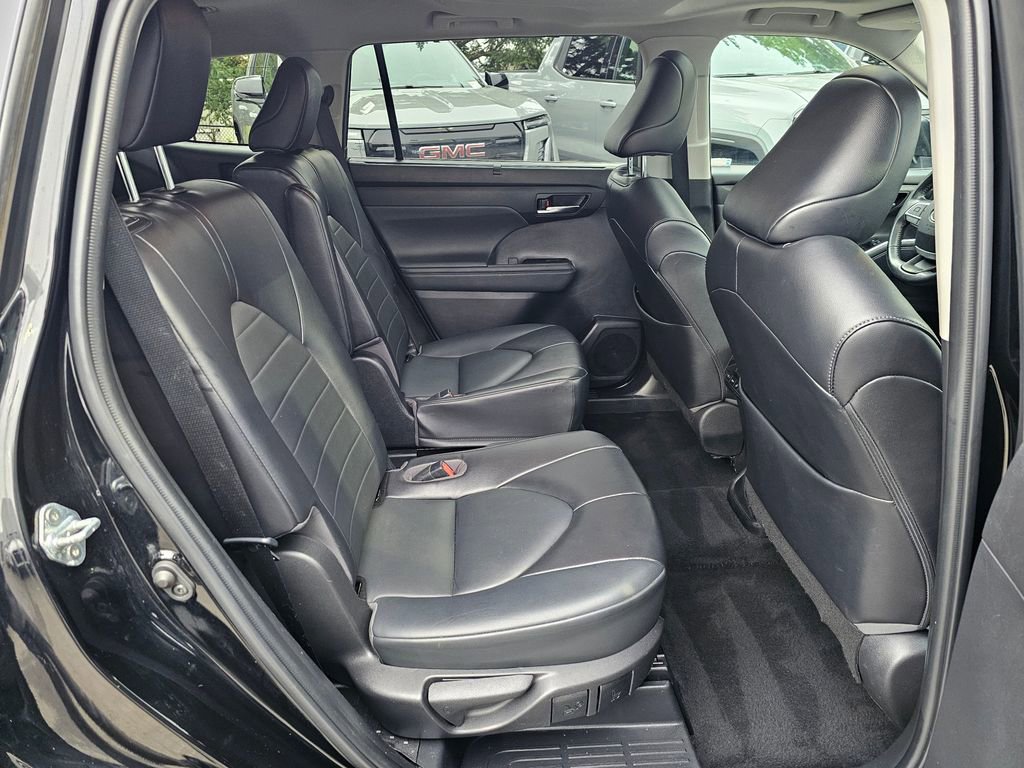 Used 2022 Toyota Highlander XLE image 50
