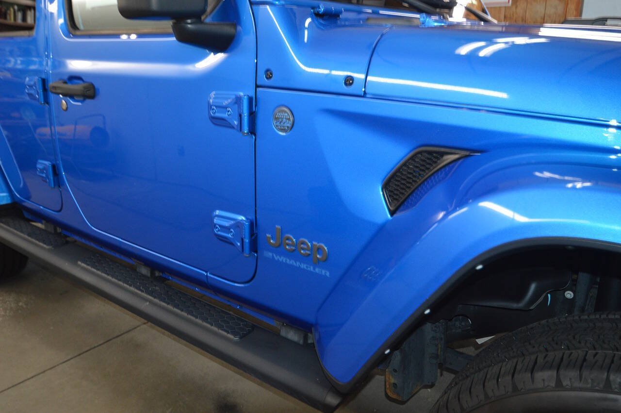 Used 2024 Jeep Wrangler Unlimited w/ Convenience Group AWD/4WD image 5