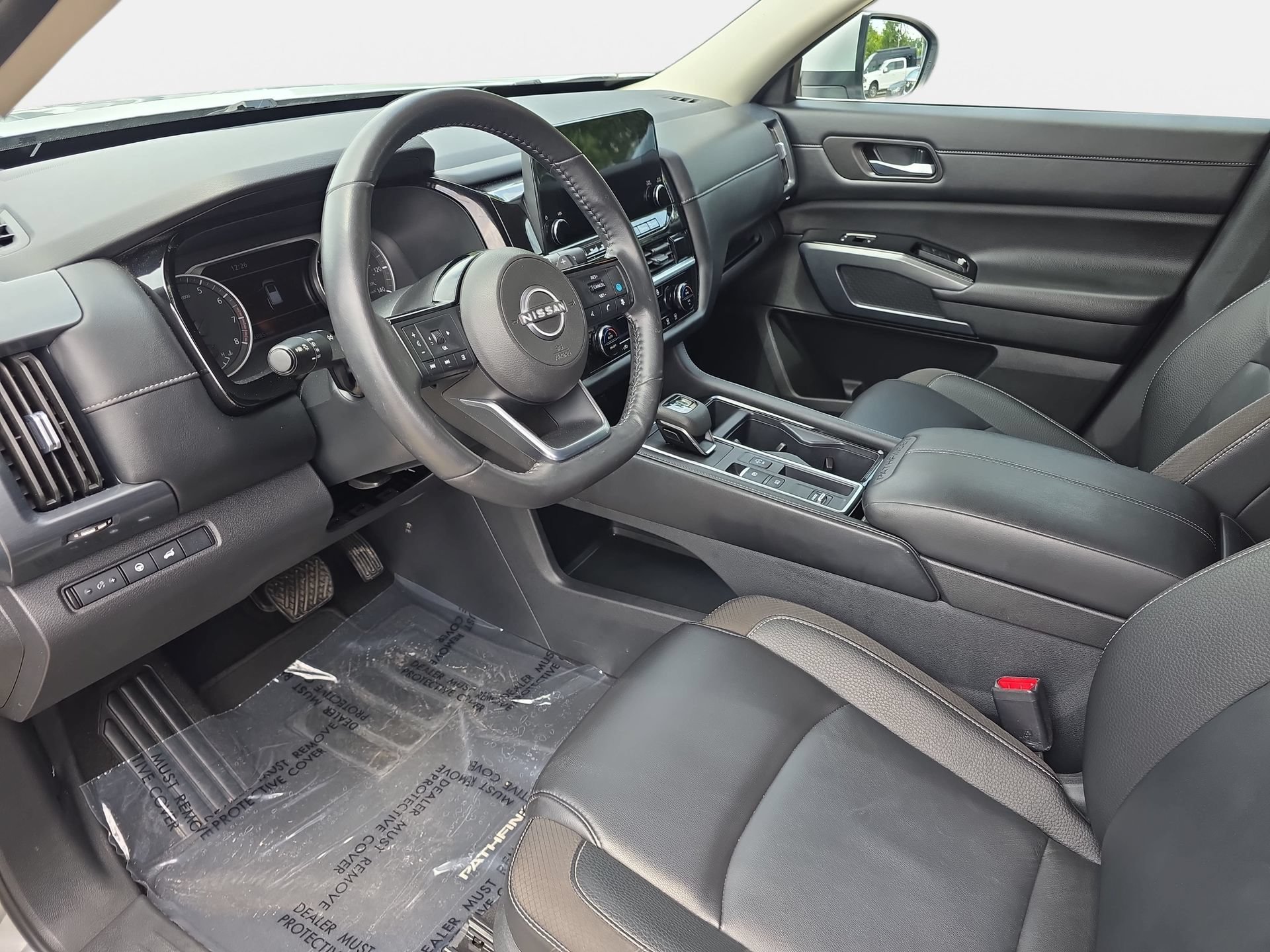 Used 2025 Nissan Pathfinder SL FWD image 16