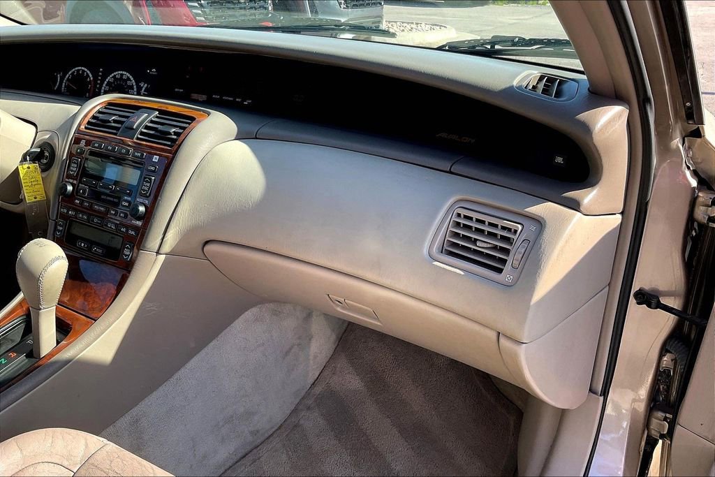 Used 2000 Toyota Avalon XL image 17