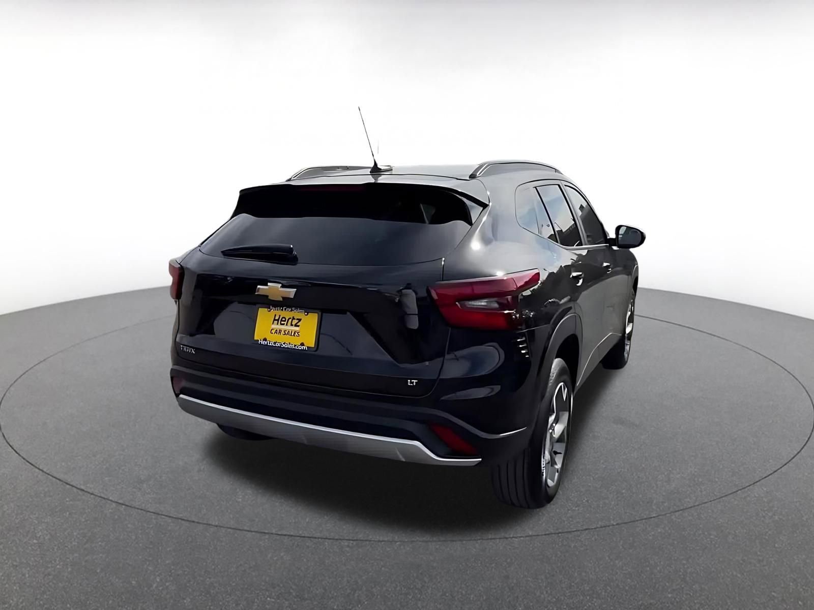 Used 2025 Chevrolet Trax LT FWD image 14