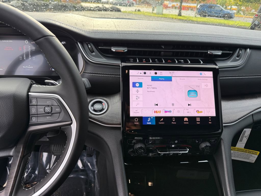 New 2025 Jeep Grand Cherokee Limited w/ Trailer Tow Package image 17