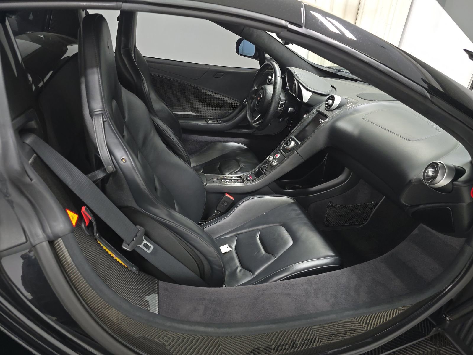 Used 2015 McLaren 650S Spider image 2
