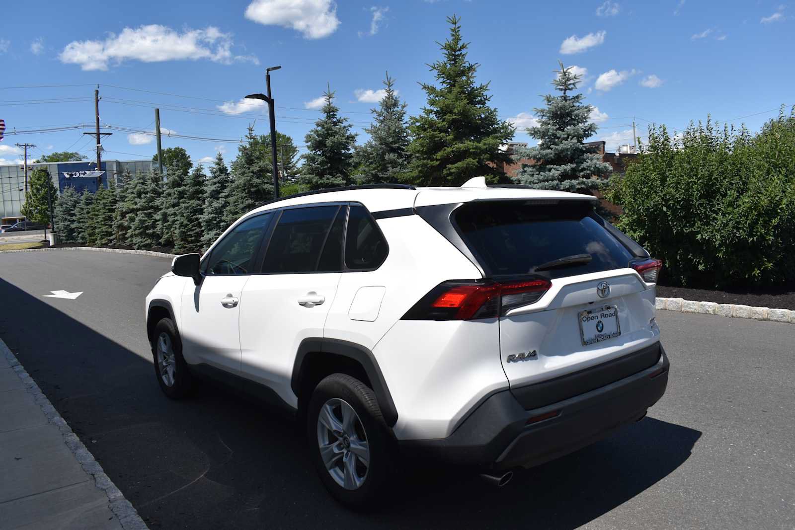 Used 2021 Toyota RAV4 XLE AWD/4WD image 6
