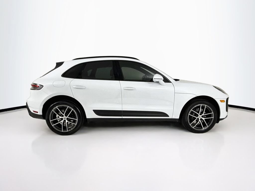 Certified 2025 Porsche Macan AWD/4WD image 8