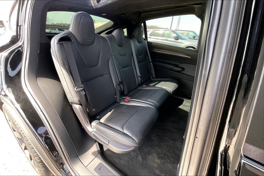 Used 2023 Tesla Model X image 23