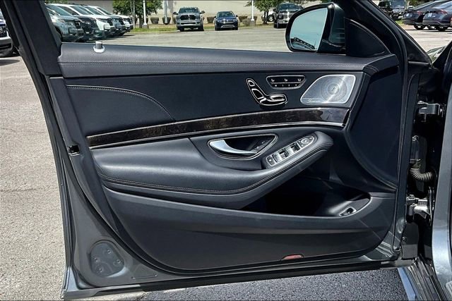 Used 2017 Mercedes-Benz S 550 Sedan image 17