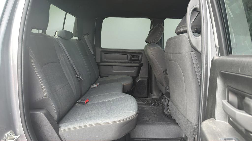 Used 2024 RAM 2500 Tradesman w/ Chrome Appearance Group image 17