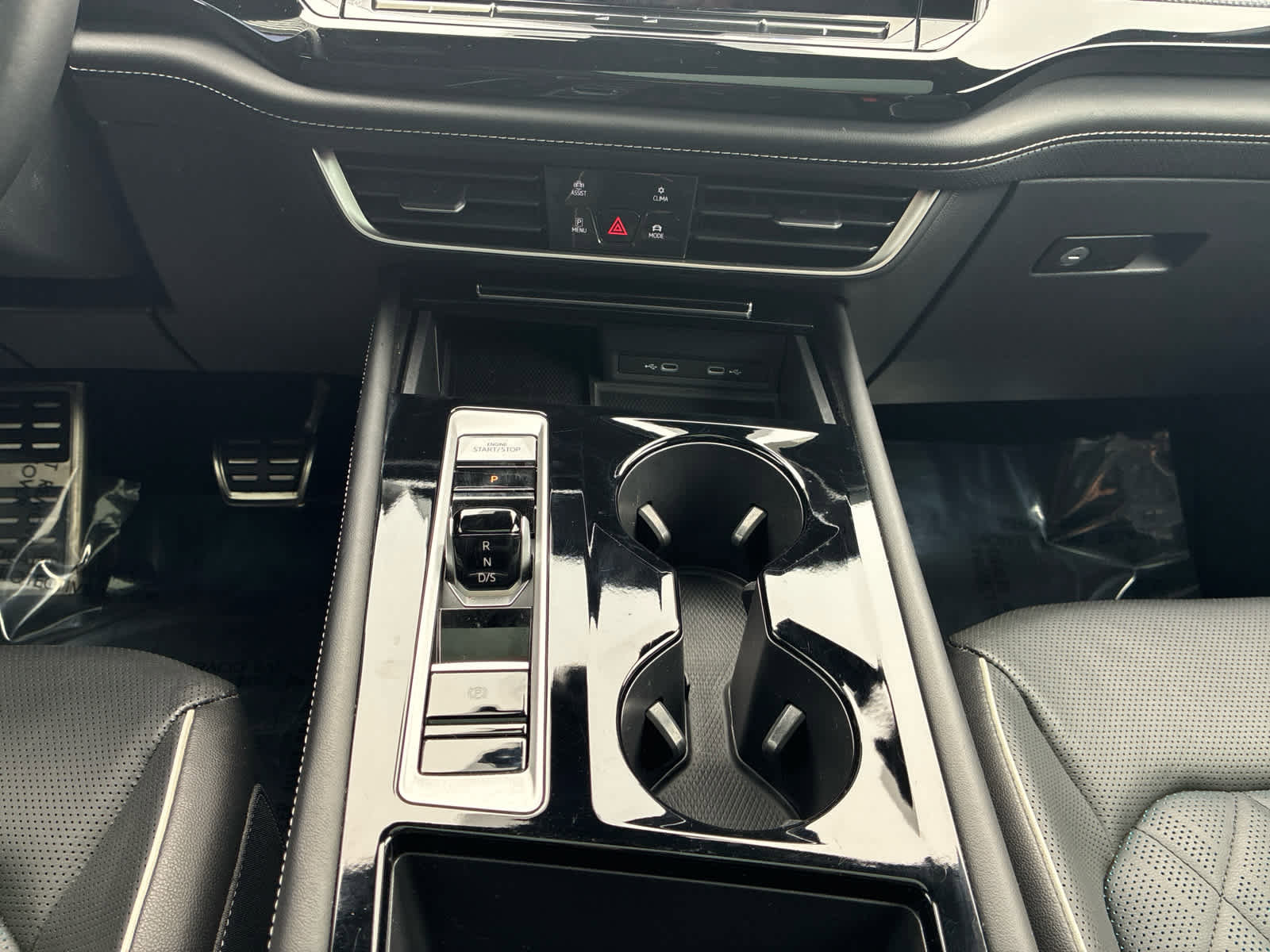 Used 2024 Volkswagen Atlas Cross Sport SEL Premium R-Line image 24