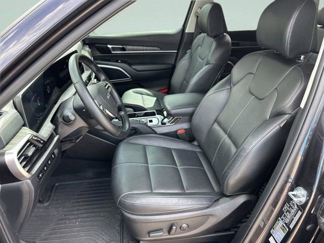 Used 2025 Kia Telluride EX w/ EX Captain's Chair Package FWD image 17