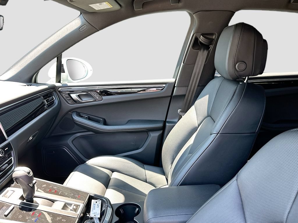 Certified 2025 Porsche Macan S AWD/4WD image 26