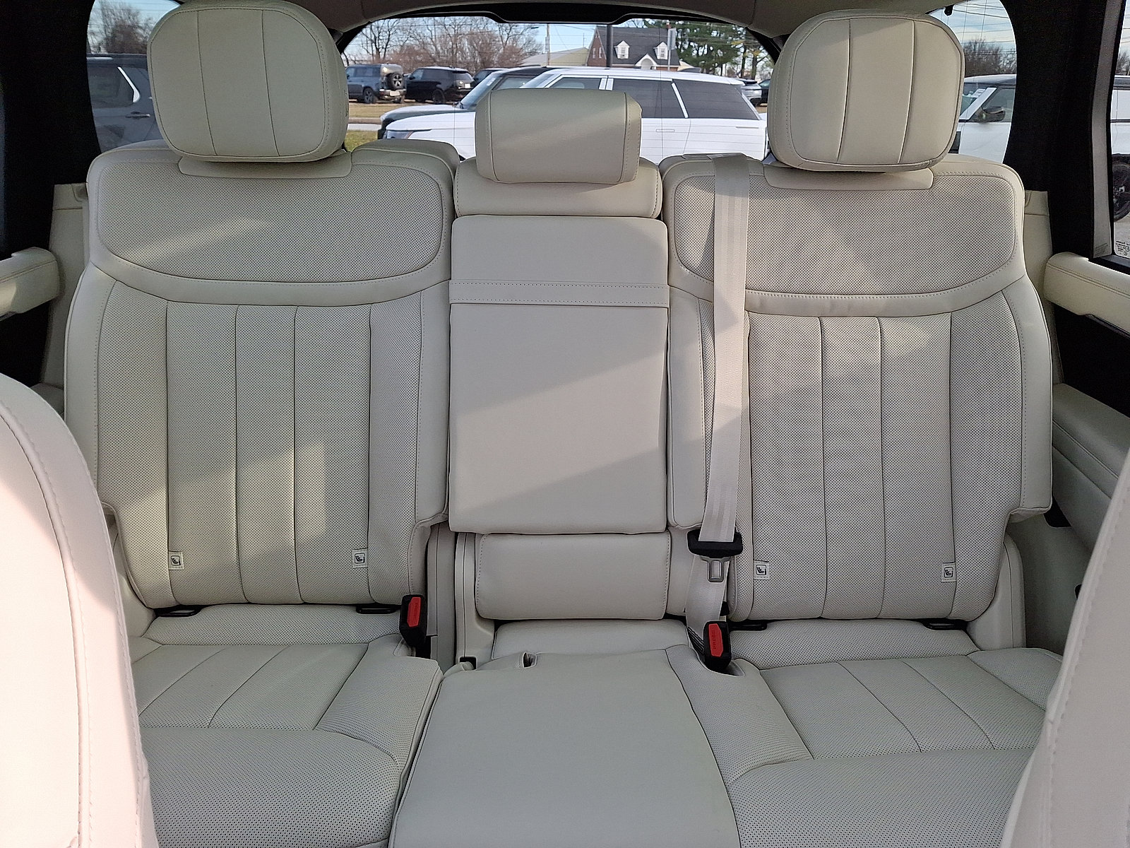 New 2026 Land Rover Range Rover Long Wheelbase SE image 16