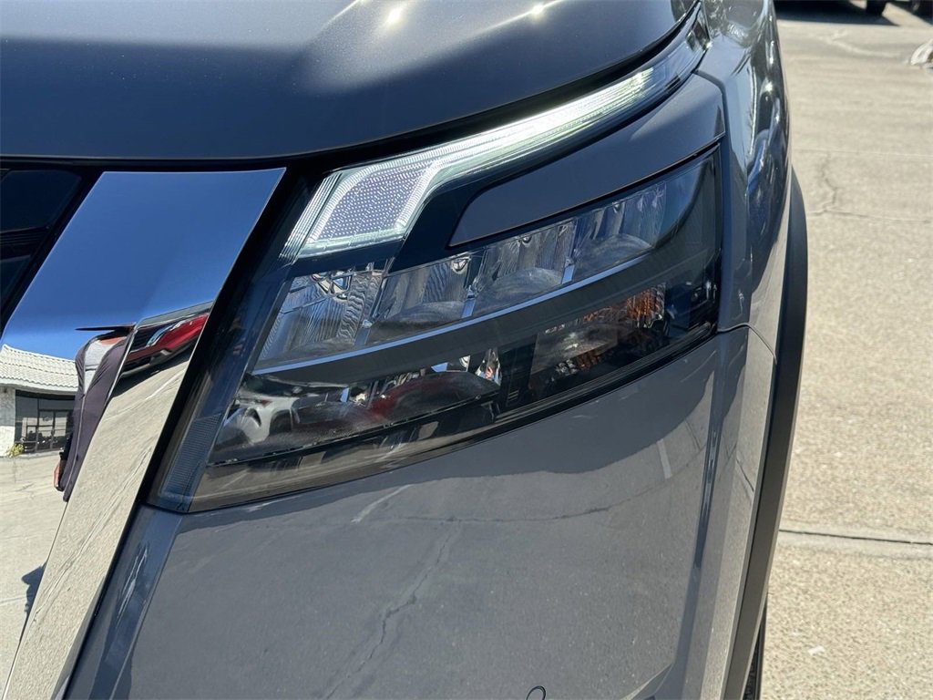 New 2025 Nissan Pathfinder Platinum w/ Cargo Package image 7