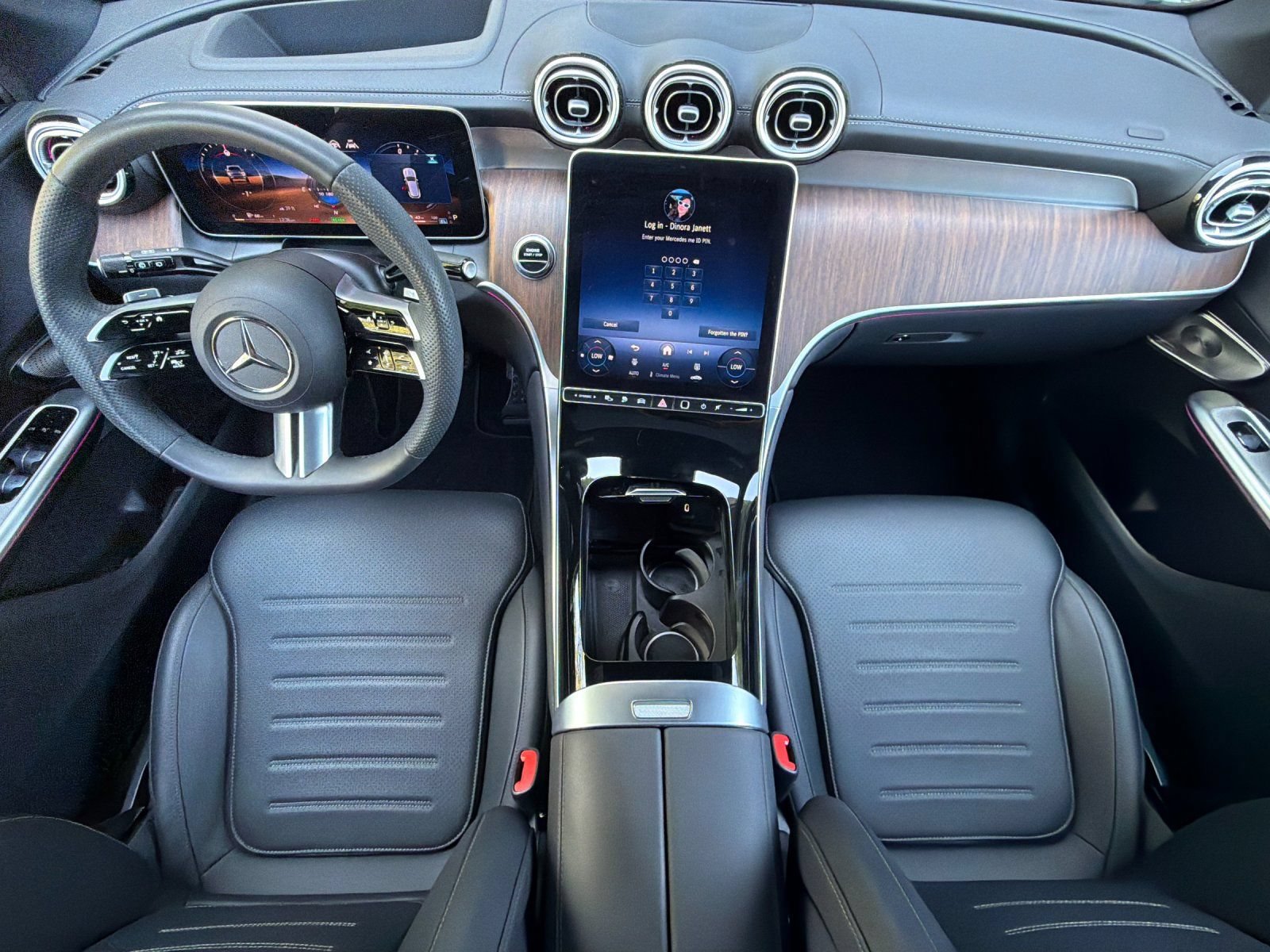 Used 2025 Mercedes-Benz GLC 350e 4MATIC image 12
