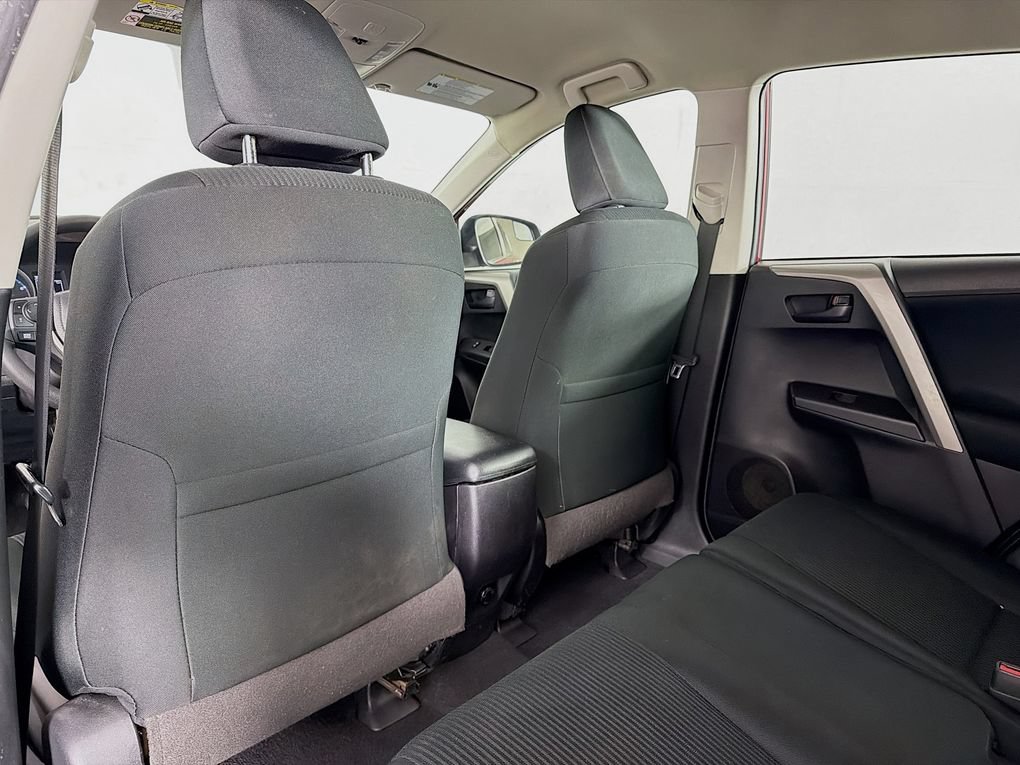 Used 2018 Toyota RAV4 LE FWD image 31