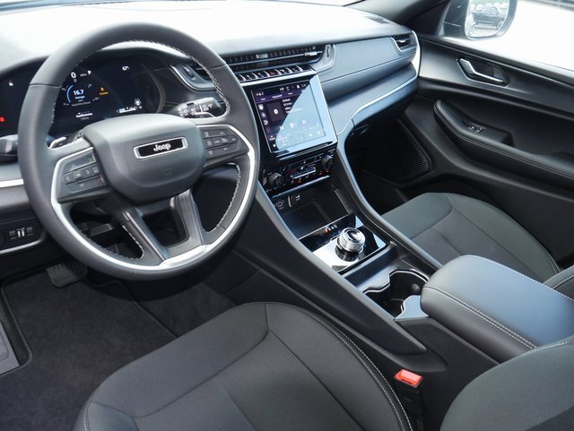 New 2025 Jeep Grand Cherokee Laredo X w/ Luxury Tech Group I image 17