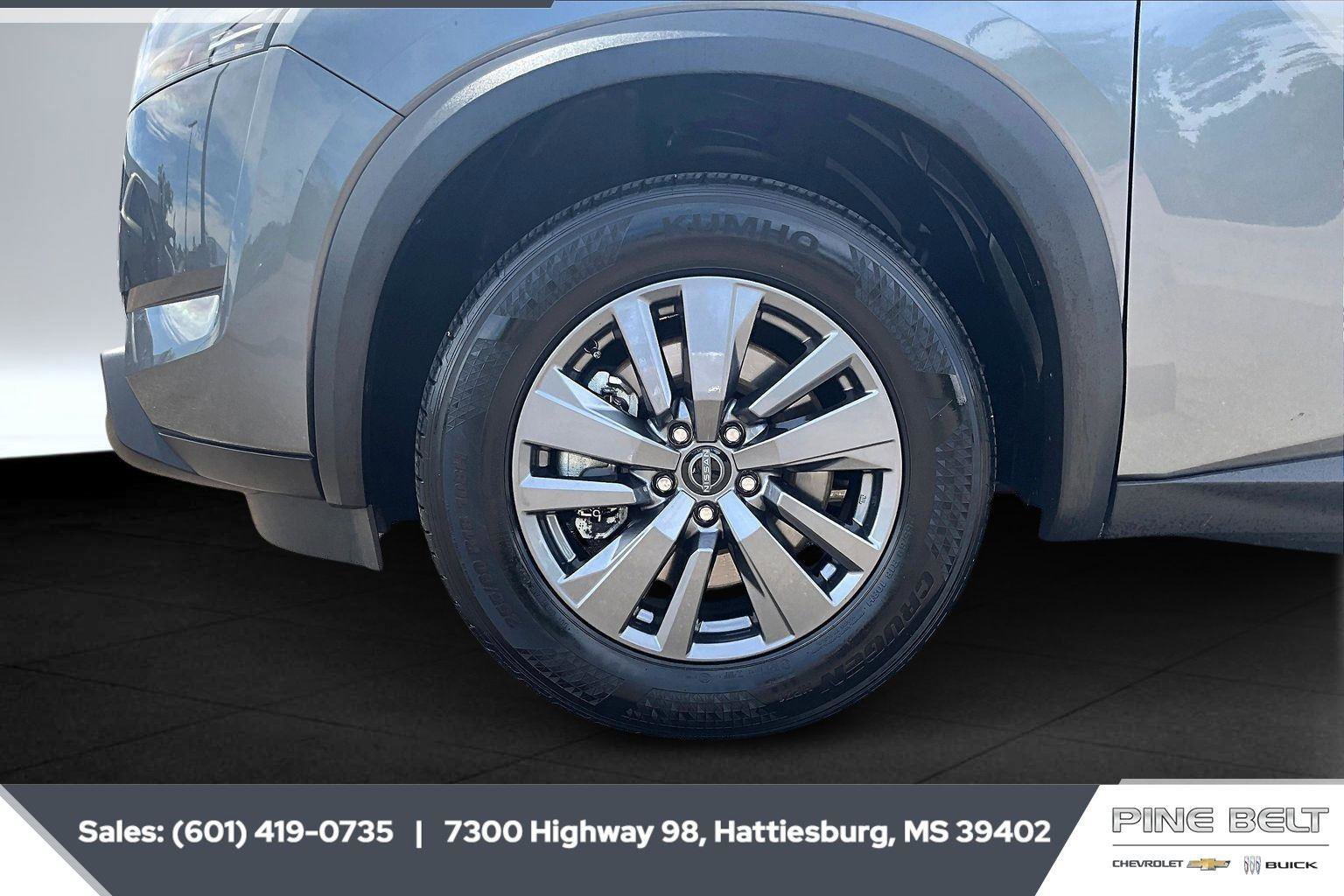 Used 2025 Nissan Pathfinder SV image 7