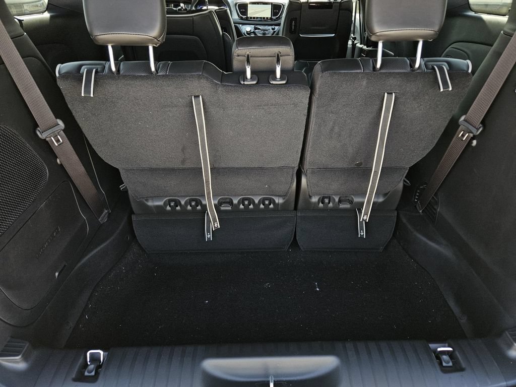 New 2026 Chrysler Pacifica Limited w/ Uconnect Theater Family Group FWD image 9