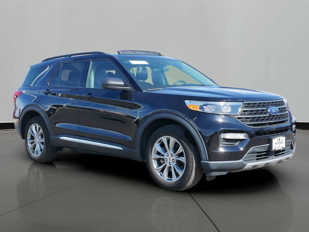 Used 2023 Ford Explorer XLT w/ Equipment Group 202A image 4