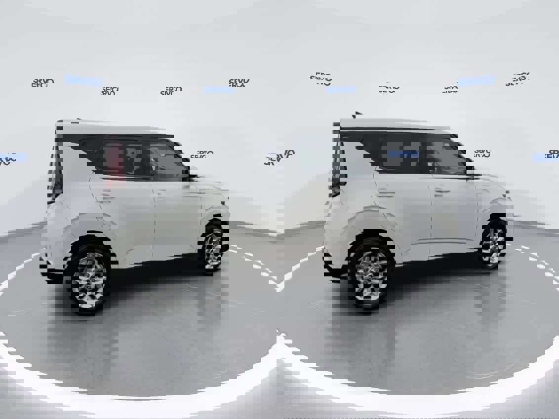 Used 2023 Kia Soul LX w/ LX Technology Package image 9