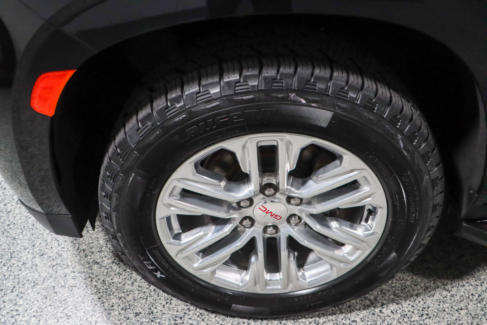 Used 2023 GMC Yukon SLT w/ SLT Luxury Package AWD/4WD image 11