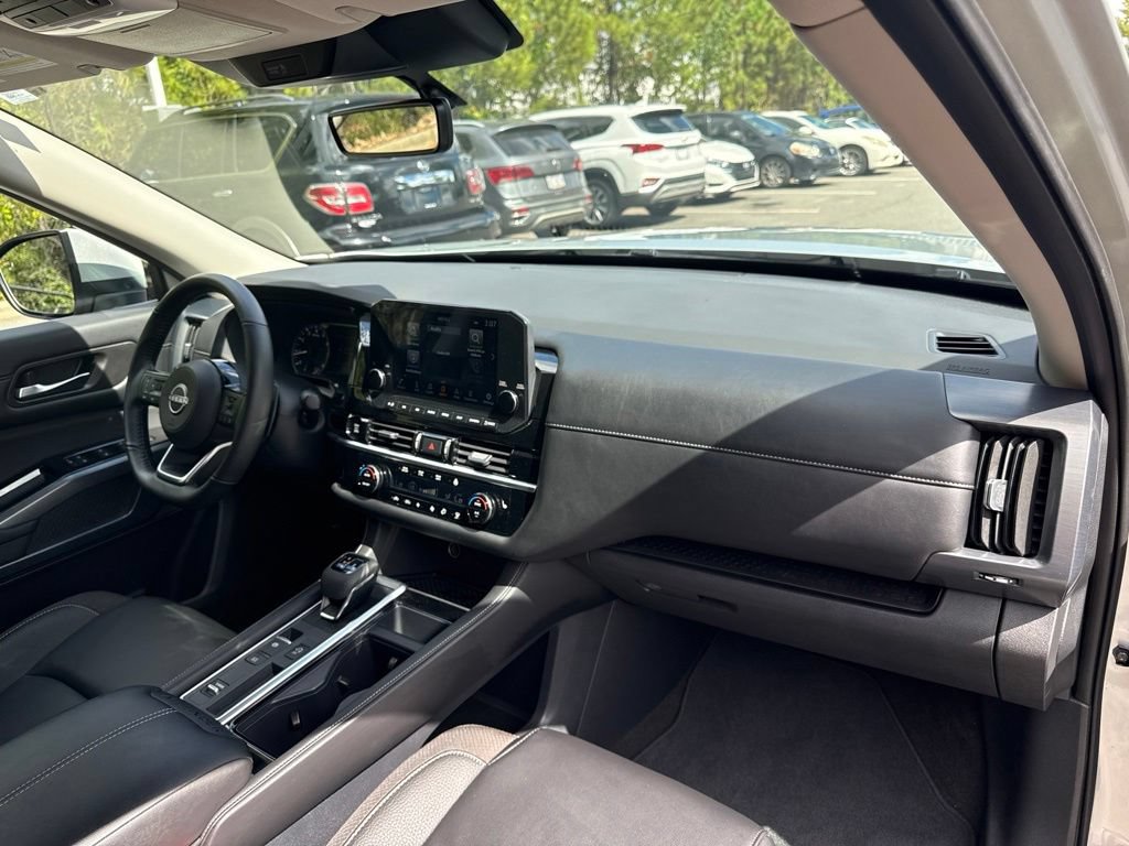 Used 2025 Nissan Pathfinder SL w/ Black Appearance Package FWD image 36