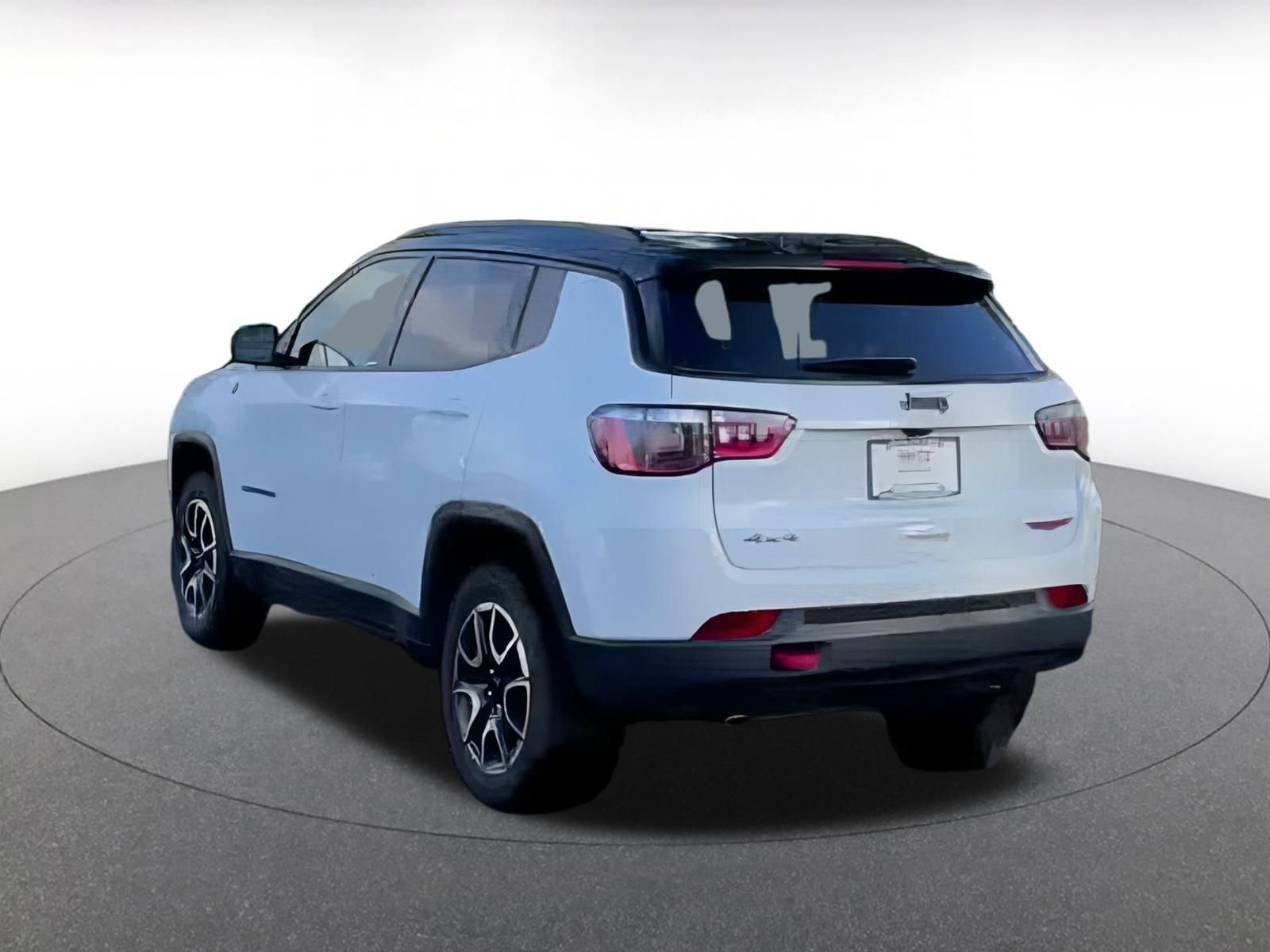 Used 2025 Jeep Compass Trailhawk image 8