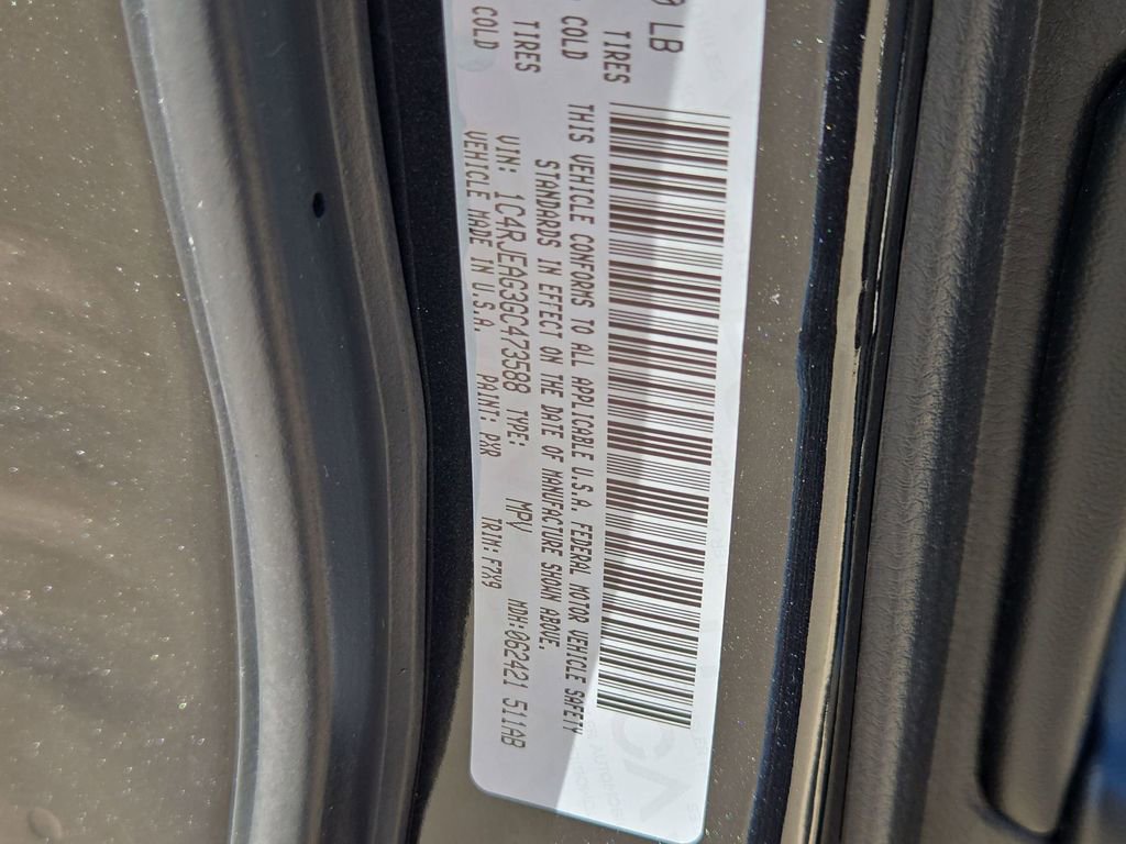 Used 2016 Jeep Grand Cherokee Laredo image 32