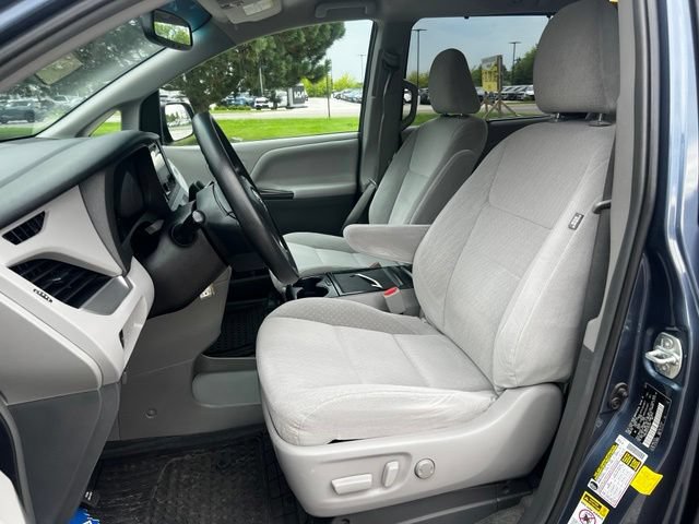Used 2015 Toyota Sienna LE FWD image 10