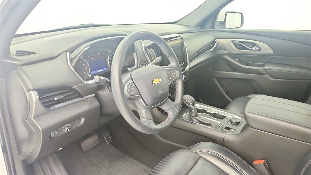 Used 2023 Chevrolet Traverse LT image 14
