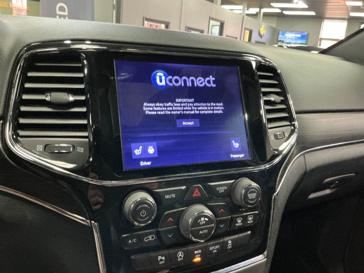 Used 2019 Jeep Grand Cherokee Limited AWD/4WD image 18