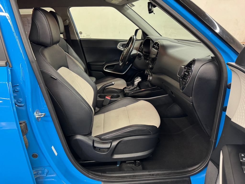 Used 2023 Kia Soul GT-Line FWD image 28