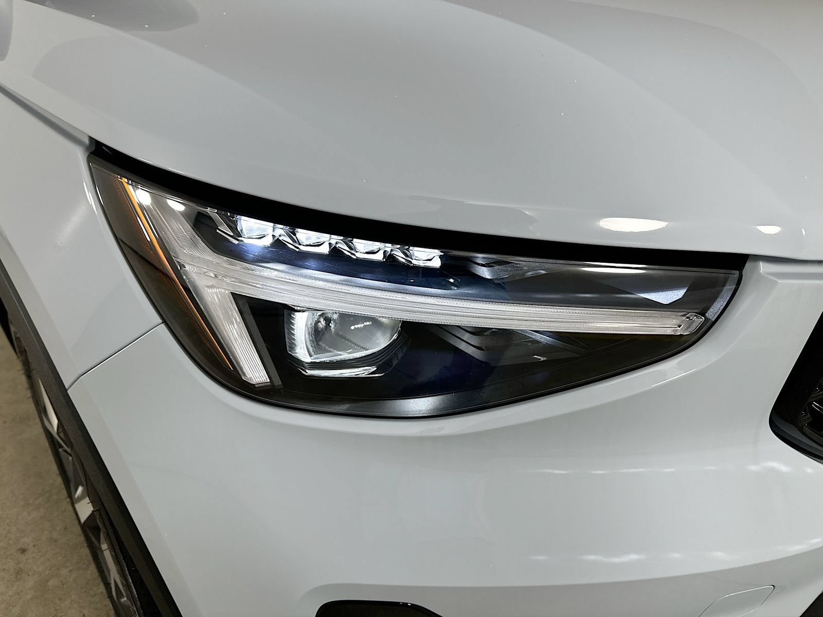 New 2026 Volvo XC40 B5 Plus w/ Protection Package Premier AWD/4WD image 9