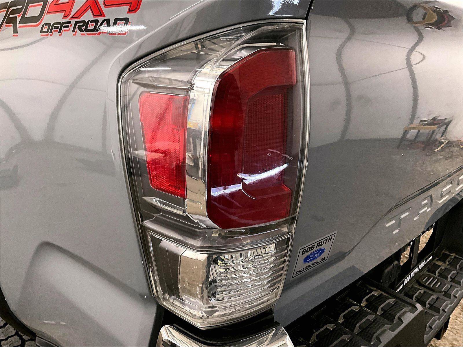 Used 2020 Toyota Tacoma TRD Off-Road AWD/4WD image 29