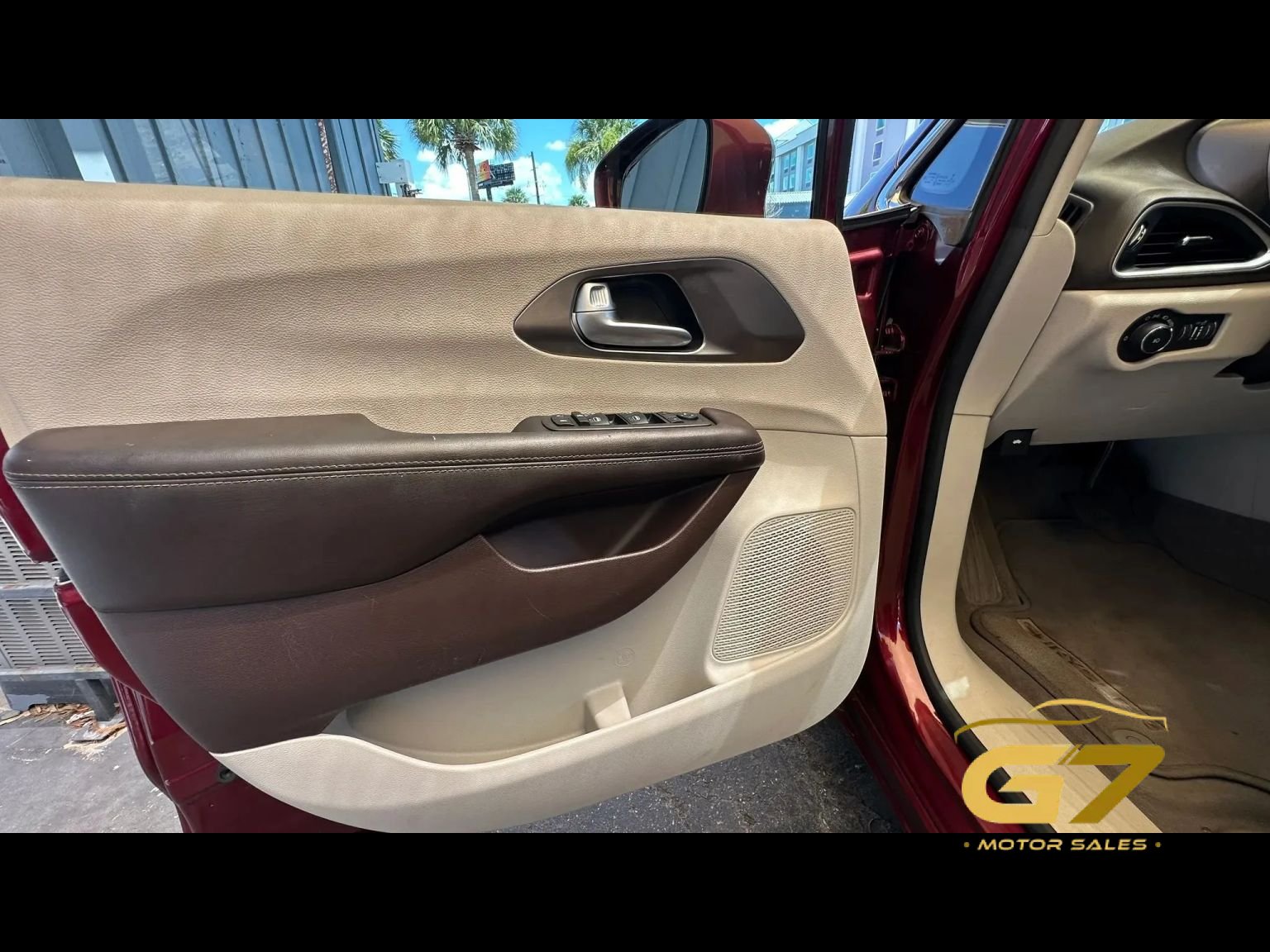 Used 2017 Chrysler Pacifica Touring-L Plus FWD image 24