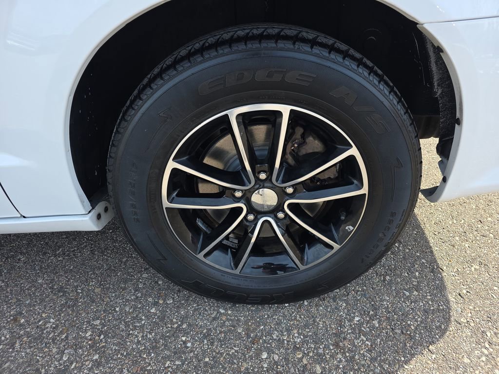 Used 2017 Dodge Grand Caravan GT image 37