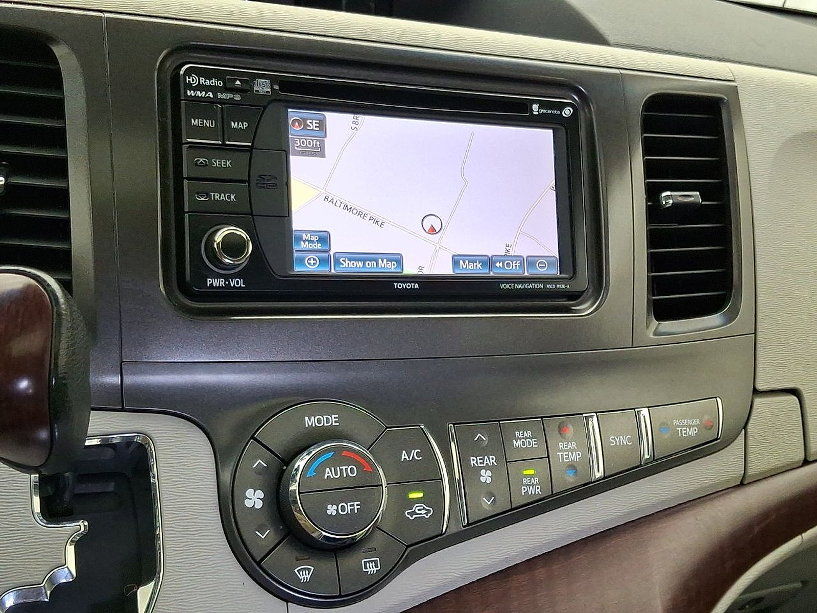 Used 2014 Toyota Sienna XLE w/ Entertainment Package FWD image 17