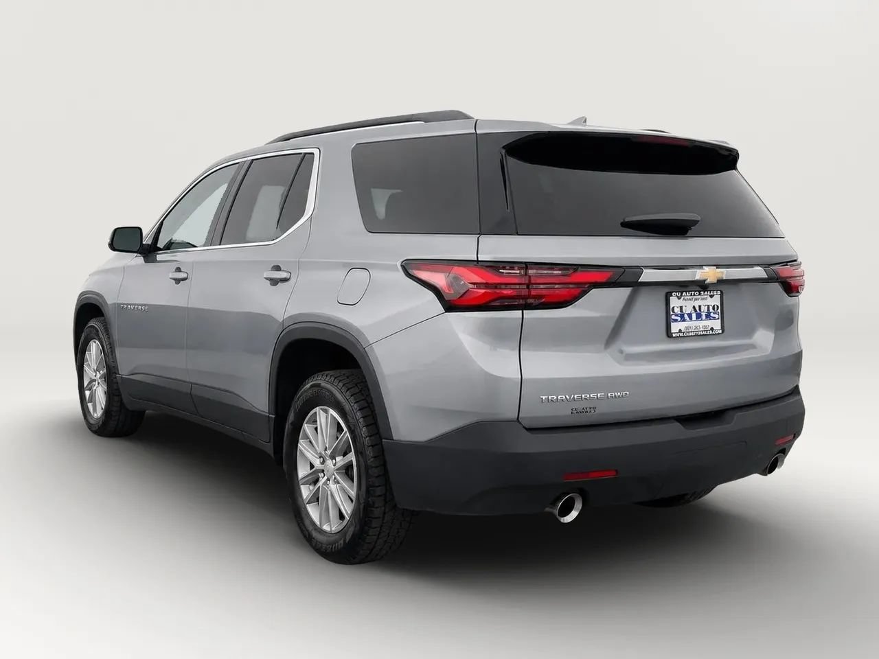 Used 2023 Chevrolet Traverse LT w/ LPO, Cargo Package AWD/4WD image 5