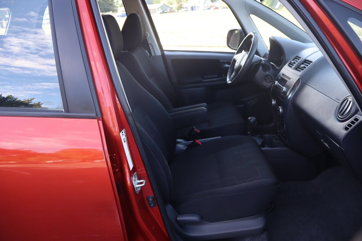 Used 2010 Suzuki SX4 Touring AWD/4WD image 22