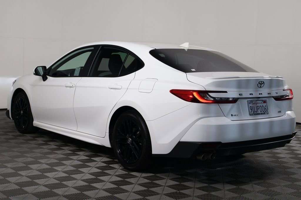 Used 2025 Toyota Camry SE image 6