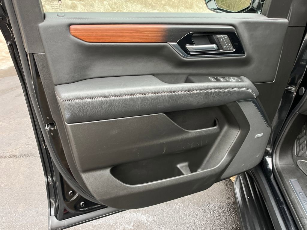 Used 2025 GMC Yukon Denali image 11