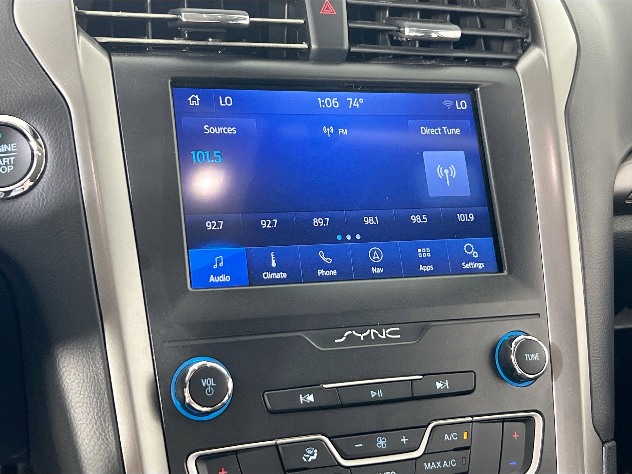 Used 2019 Ford Fusion SE FWD image 13
