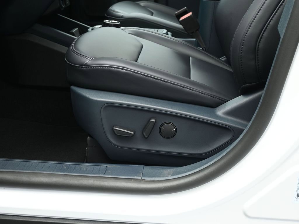 New 2025 Ford Maverick Lariat w/ Black Appearance Package image 10