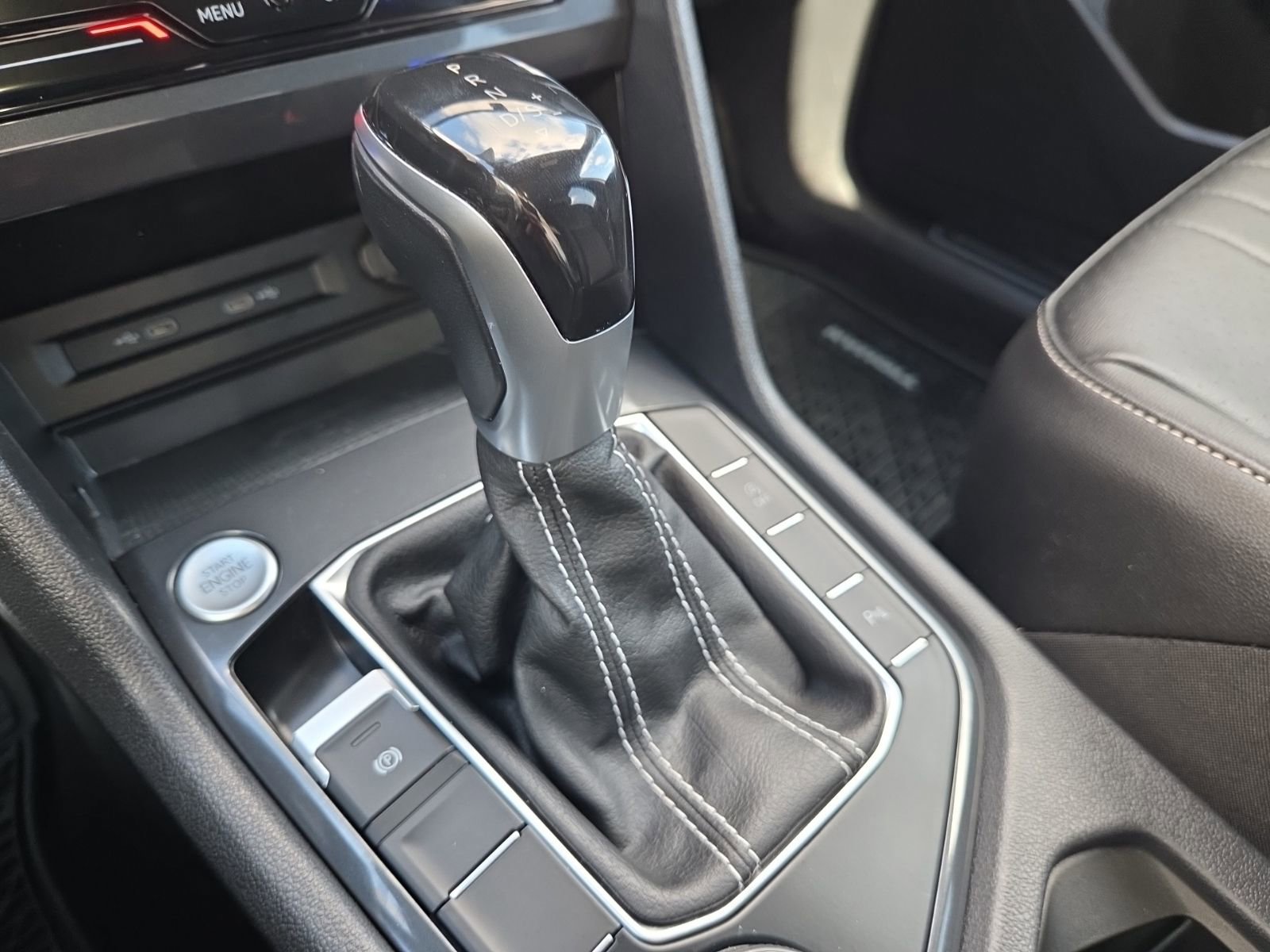 Certified 2022 Volkswagen Tiguan SE R-Line AWD/4WD image 26