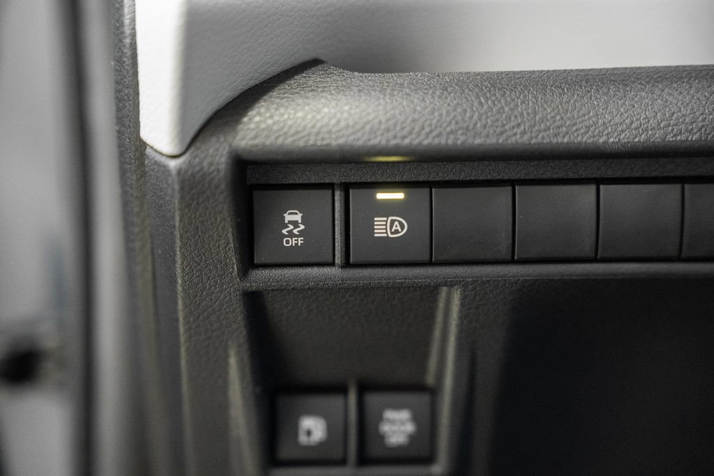 Used 2025 Toyota Sienna XLE FWD image 44