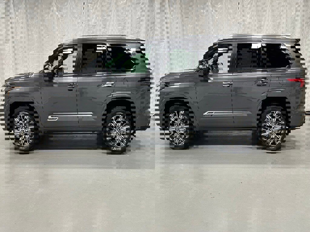 Used 2024 Toyota Sequoia Capstone image 4