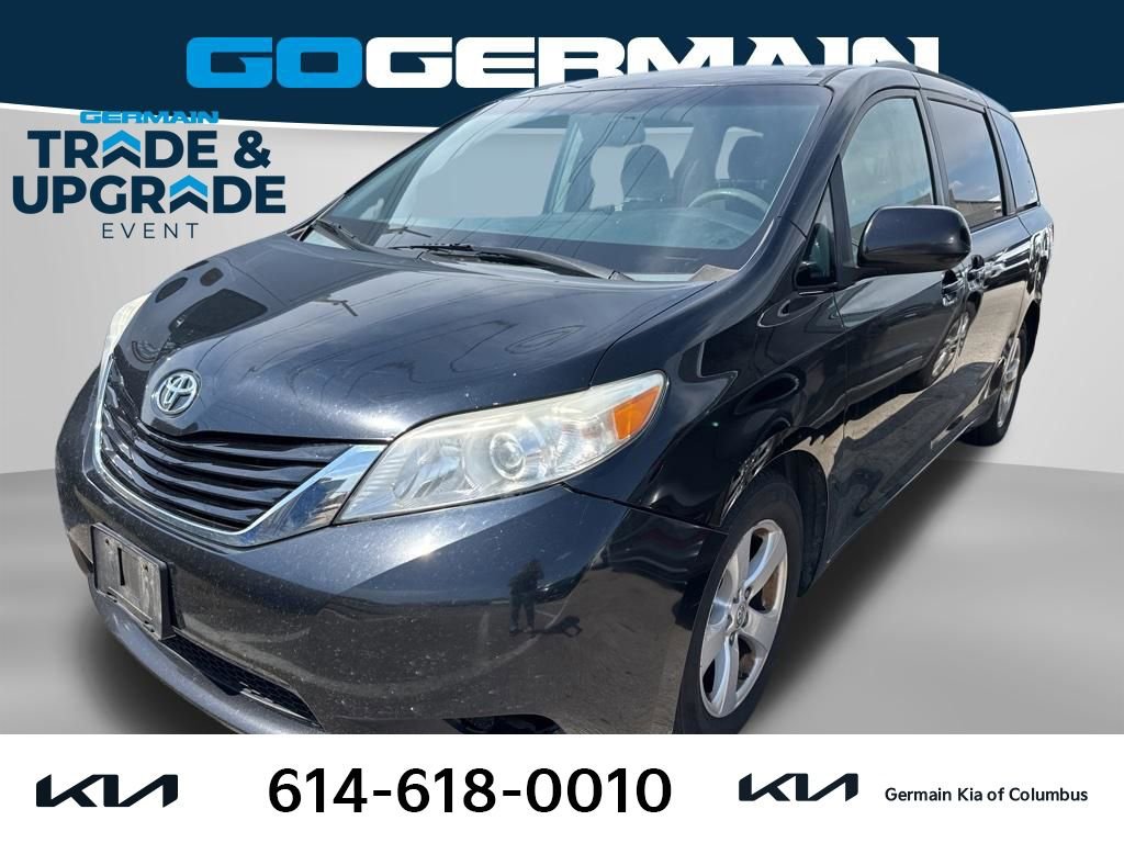 Used 2015 Toyota Sienna LE image 1