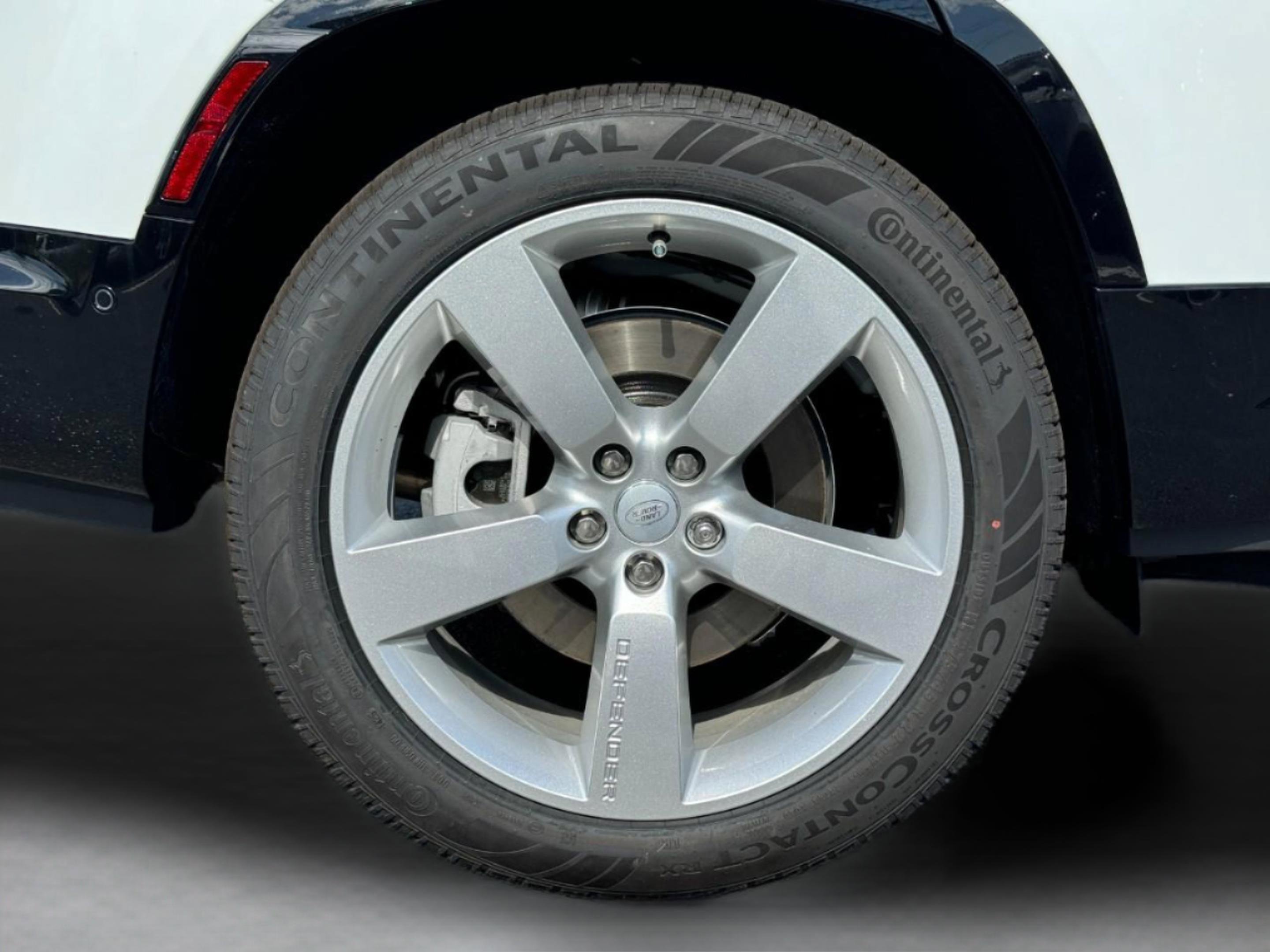 Certified 2025 Land Rover Defender 130 X-Dynamic SE image 8