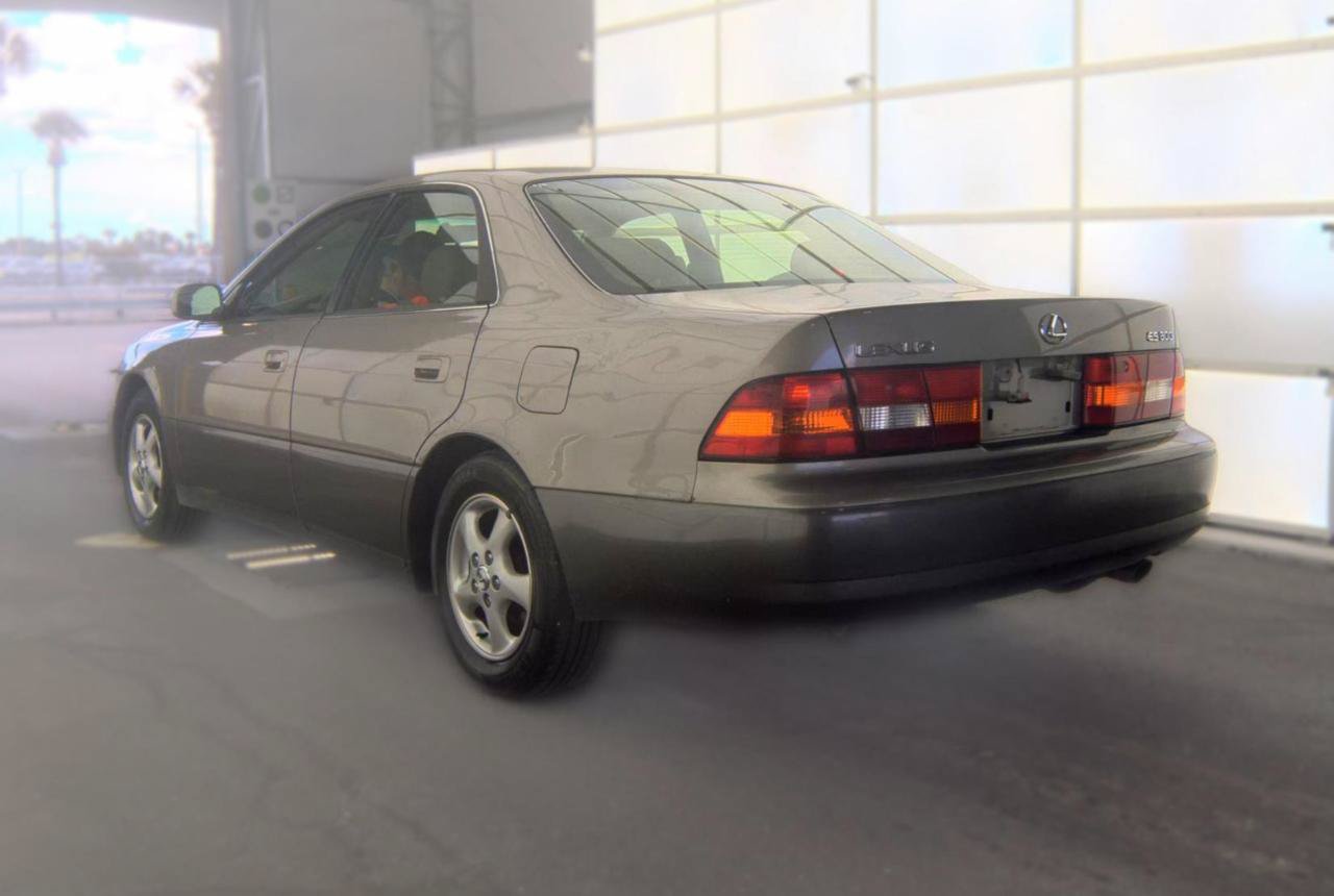 Used 1998 Lexus ES 330 FWD image 6