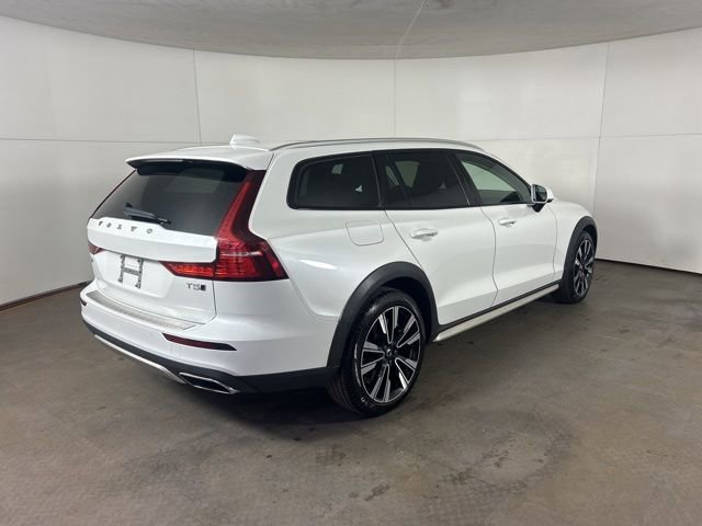 Used 2020 Volvo V60 T5 Cross Country w/ Protection Package Premier image 7